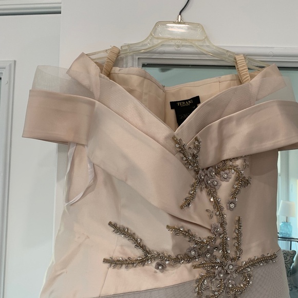 Gown - Picture 3 of 5